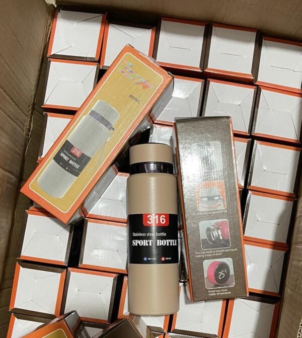 bottole (1) Portable Vacuum Stainless Steel Smart Water Bottle 800ML Temperature Display & Spot Detection